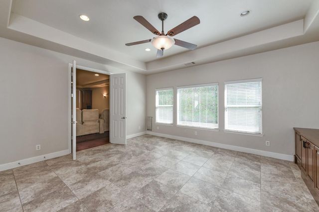 10746 N Falcon Faire Drive, Fresno, CA 93730