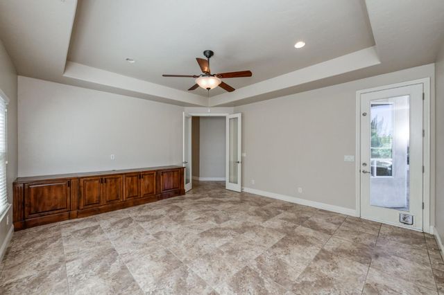 10746 N Falcon Faire Drive, Fresno, CA 93730