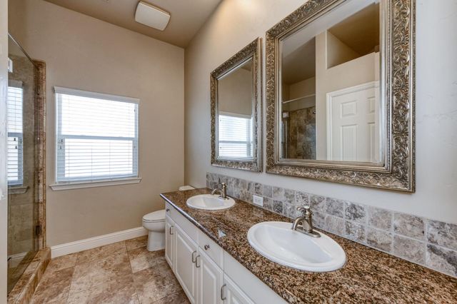 10746 N Falcon Faire Drive, Fresno, CA 93730