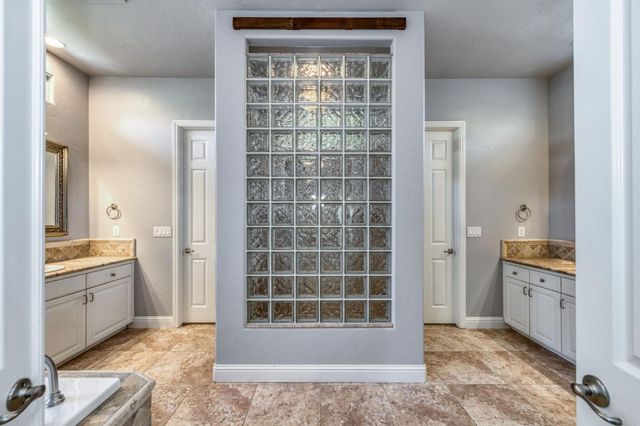 10746 N Falcon Faire Drive, Fresno, CA 93730