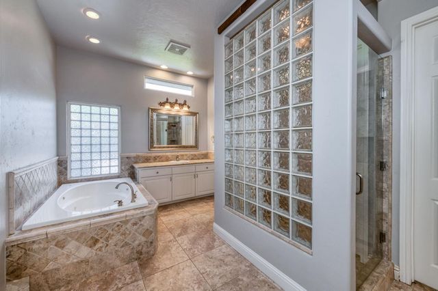 10746 N Falcon Faire Drive, Fresno, CA 93730