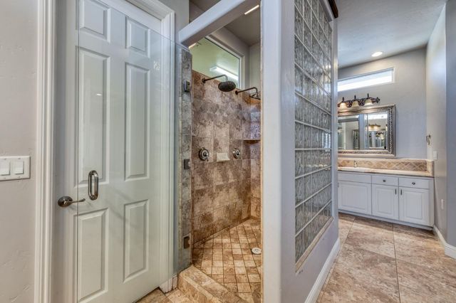 10746 N Falcon Faire Drive, Fresno, CA 93730