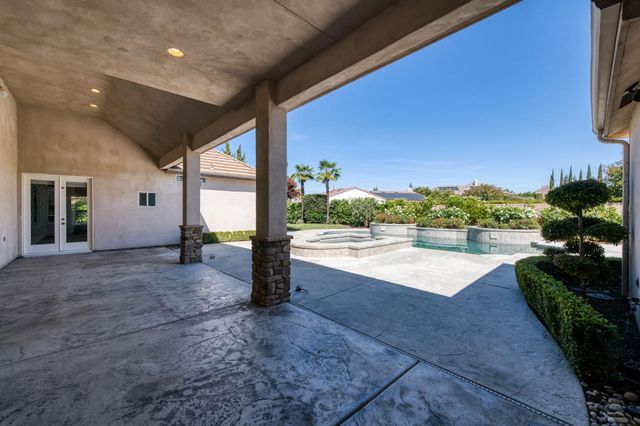 10746 N Falcon Faire Drive, Fresno, CA 93730