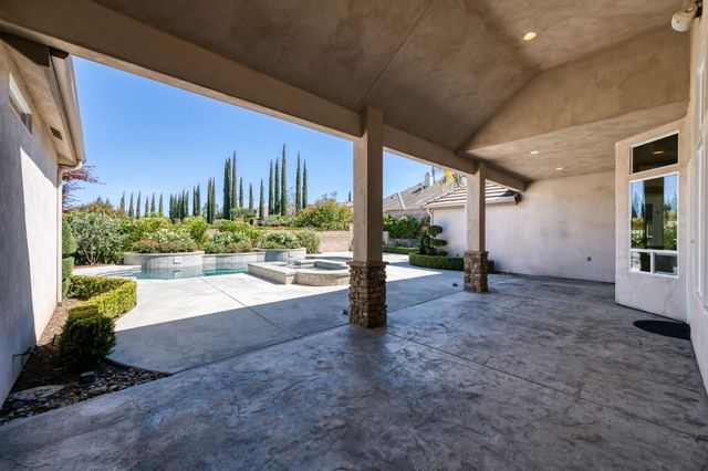 10746 N Falcon Faire Drive, Fresno, CA 93730