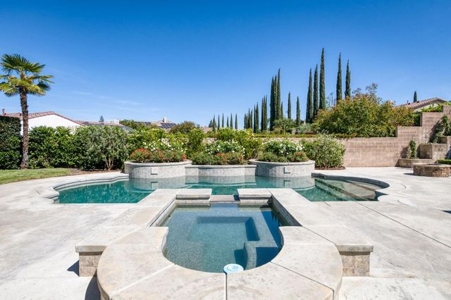 10746 N Falcon Faire Drive, Fresno, CA 93730