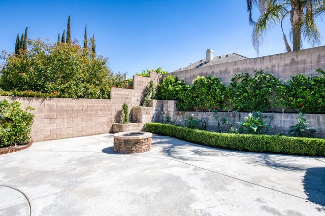 10746 N Falcon Faire Drive, Fresno, CA 93730