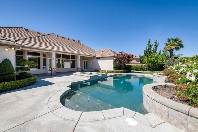 10746 N Falcon Faire Drive, Fresno, CA 93730