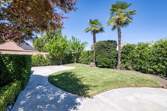 10746 N Falcon Faire Drive, Fresno, CA 93730