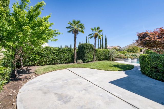 10746 N Falcon Faire Drive, Fresno, CA 93730