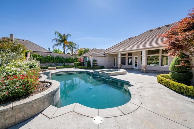 10746 N Falcon Faire Drive, Fresno, CA 93730