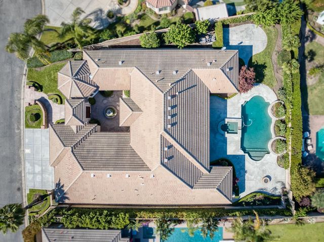 10746 N Falcon Faire Drive, Fresno, CA 93730