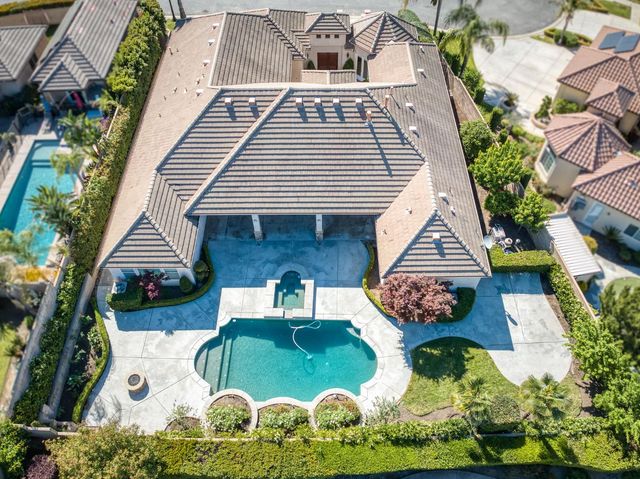 10746 N Falcon Faire Drive, Fresno, CA 93730