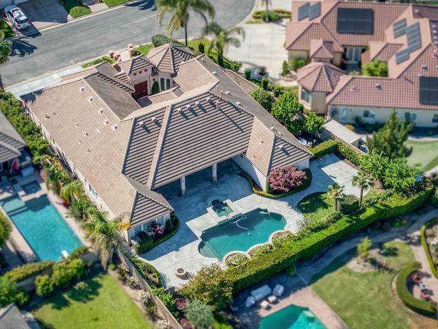 10746 N Falcon Faire Drive, Fresno, CA 93730