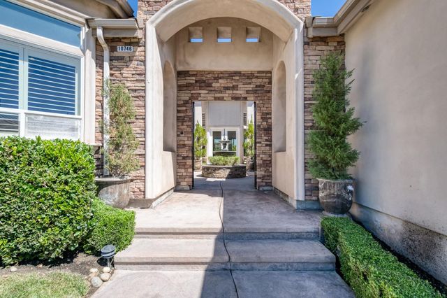 10746 N Falcon Faire Drive, Fresno, CA 93730