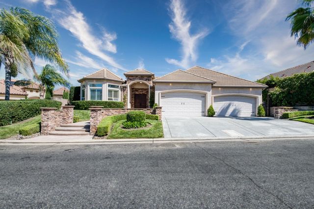 10746 N Falcon Faire Drive, Fresno, CA 93730