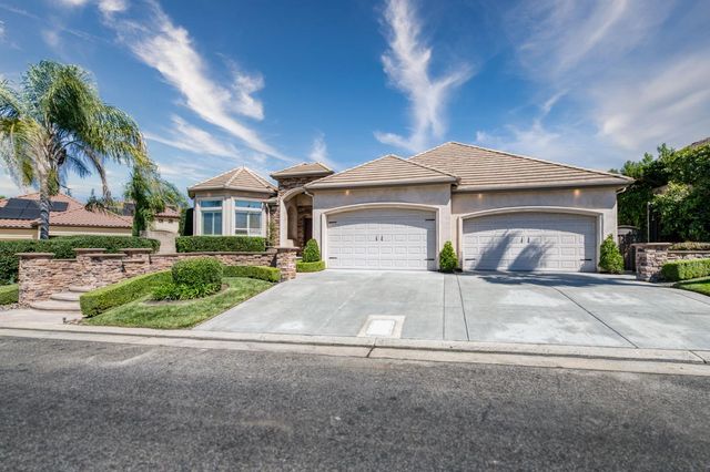 10746 N Falcon Faire Drive, Fresno, CA 93730