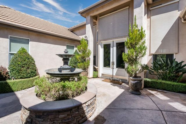 10746 N Falcon Faire Drive, Fresno, CA 93730