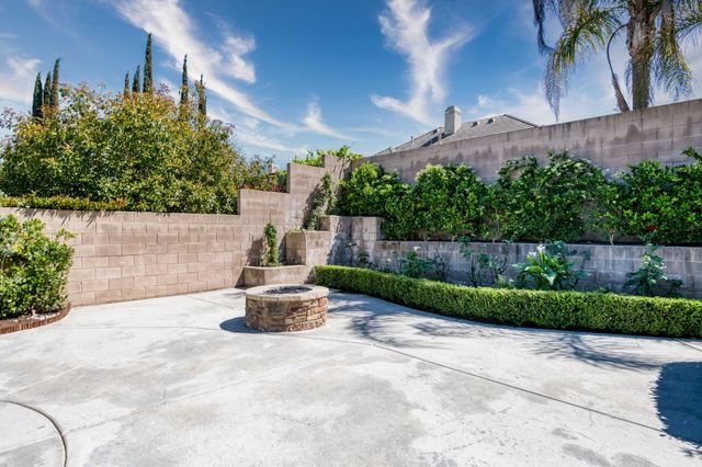 10746 N Falcon Faire Drive, Fresno, CA 93730