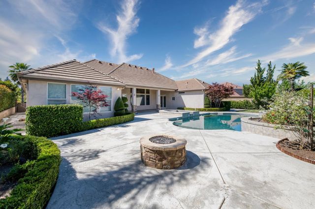 10746 N Falcon Faire Drive, Fresno, CA 93730