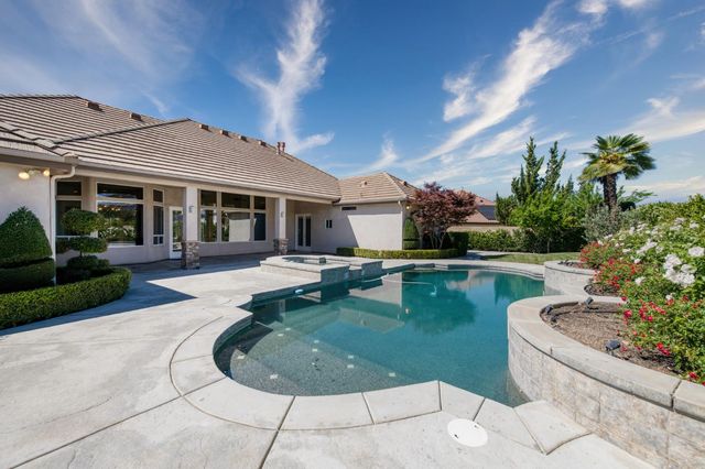 10746 N Falcon Faire Drive, Fresno, CA 93730