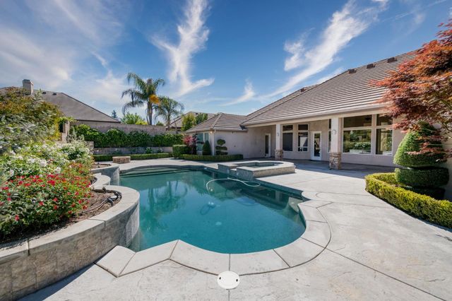 10746 N Falcon Faire Drive, Fresno, CA 93730