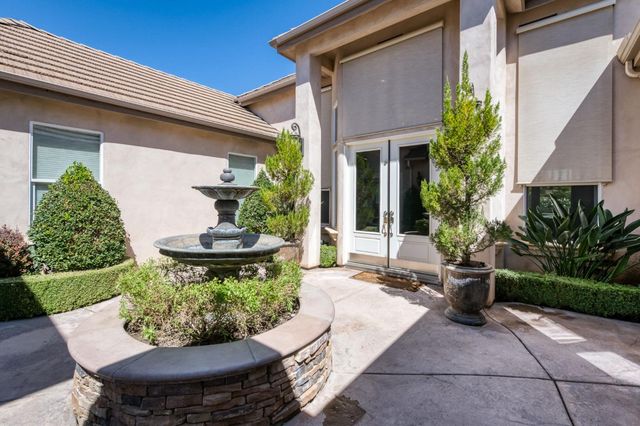 10746 N Falcon Faire Drive, Fresno, CA 93730