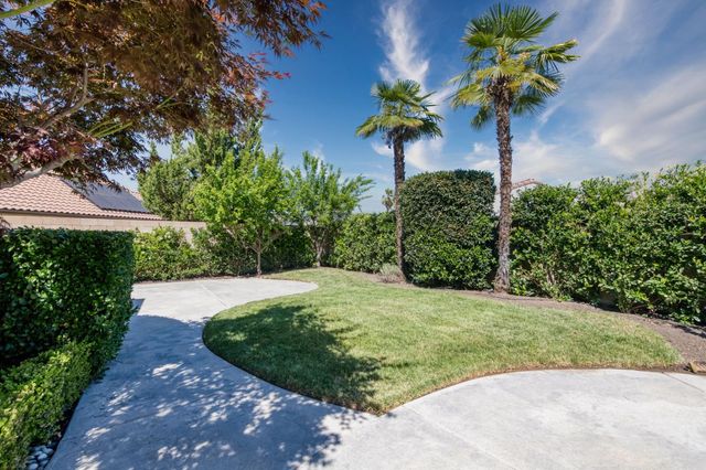 10746 N Falcon Faire Drive, Fresno, CA 93730