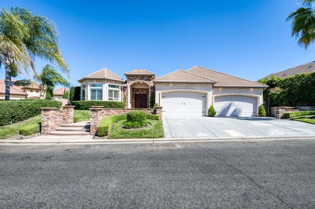 10746 N Falcon Faire Drive, Fresno, CA 93730