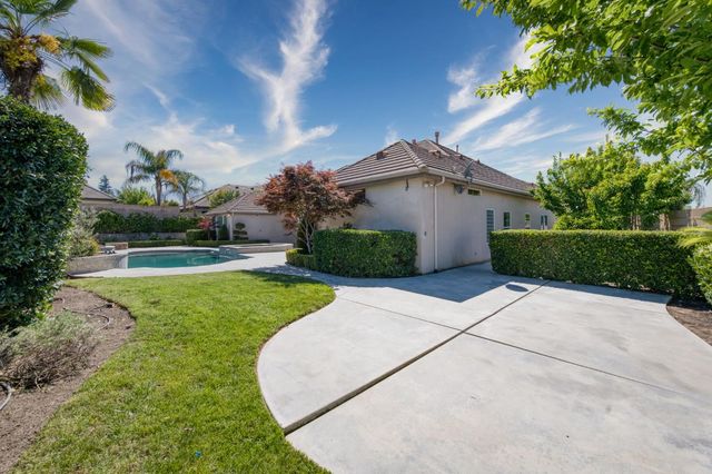 10746 N Falcon Faire Drive, Fresno, CA 93730