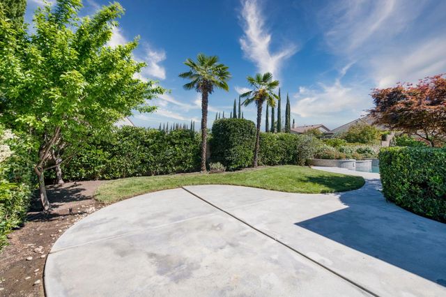 10746 N Falcon Faire Drive, Fresno, CA 93730