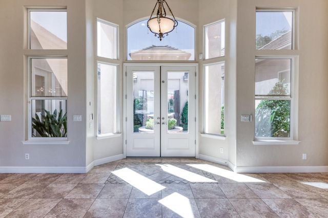 10746 N Falcon Faire Drive, Fresno, CA 93730