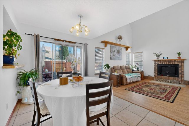 7824 Snowberry Street NW, Albuquerque, NM 87120