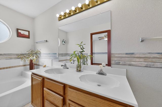 7824 Snowberry Street NW, Albuquerque, NM 87120