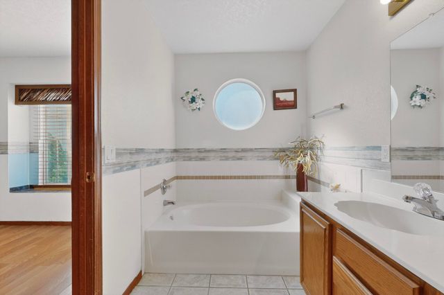 7824 Snowberry Street NW, Albuquerque, NM 87120