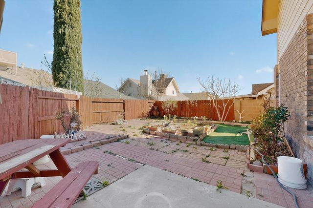 7824 Snowberry Street NW, Albuquerque, NM 87120