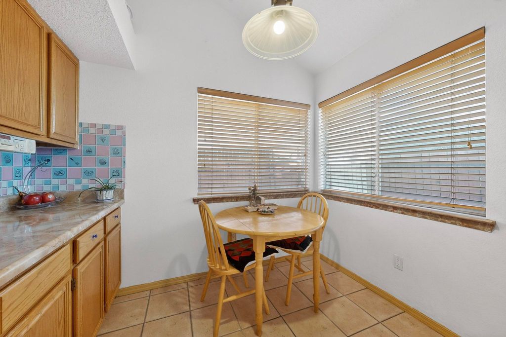 Image 11 of property listing at 7824 Snowberry Street NW, Albuquerque, NM 87120