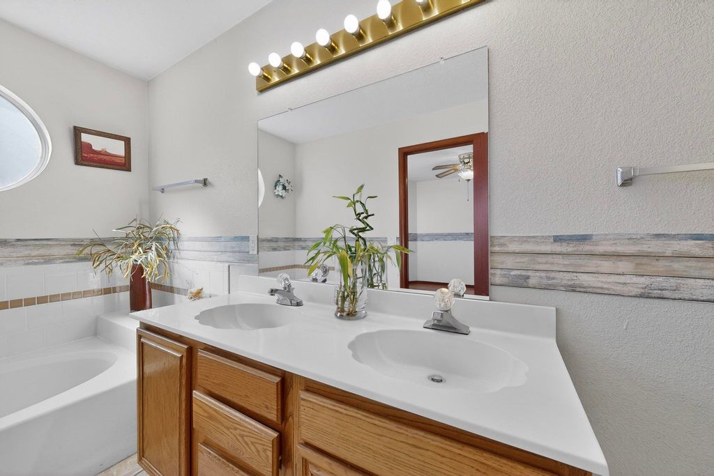 Image 21 of property listing at 7824 Snowberry Street NW, Albuquerque, NM 87120