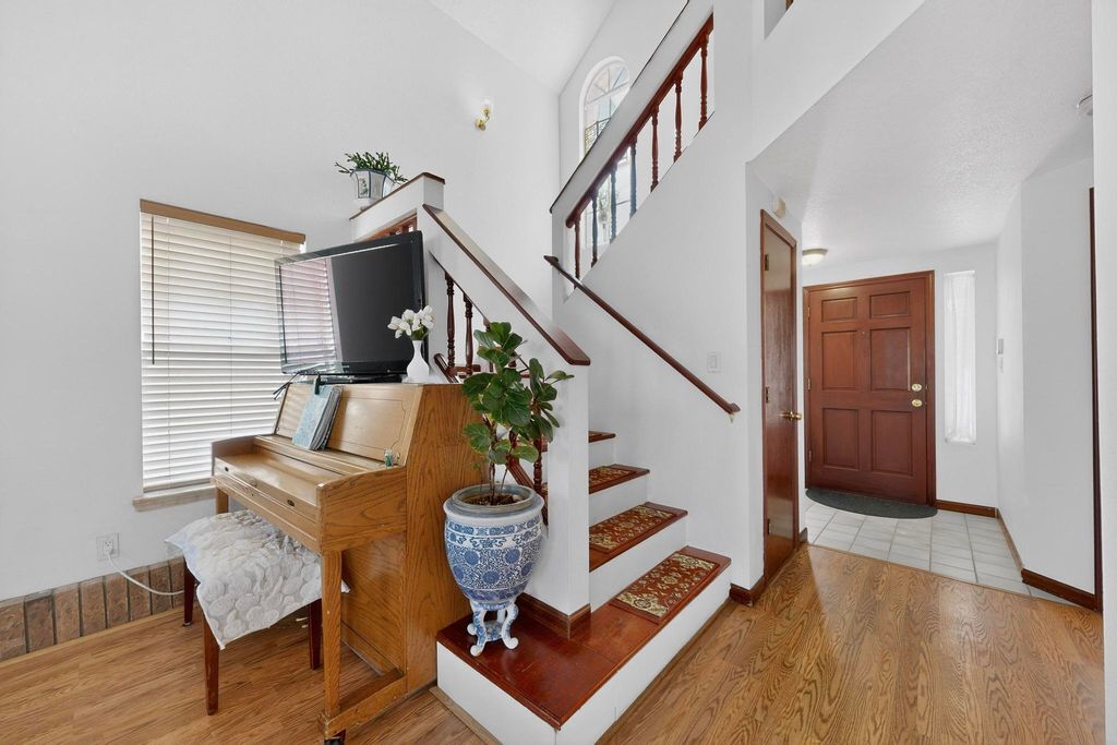 Image 3 of property listing at 7824 Snowberry Street NW, Albuquerque, NM 87120