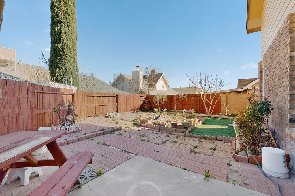 Image 34 of property listing at 7824 Snowberry Street NW, Albuquerque, NM 87120