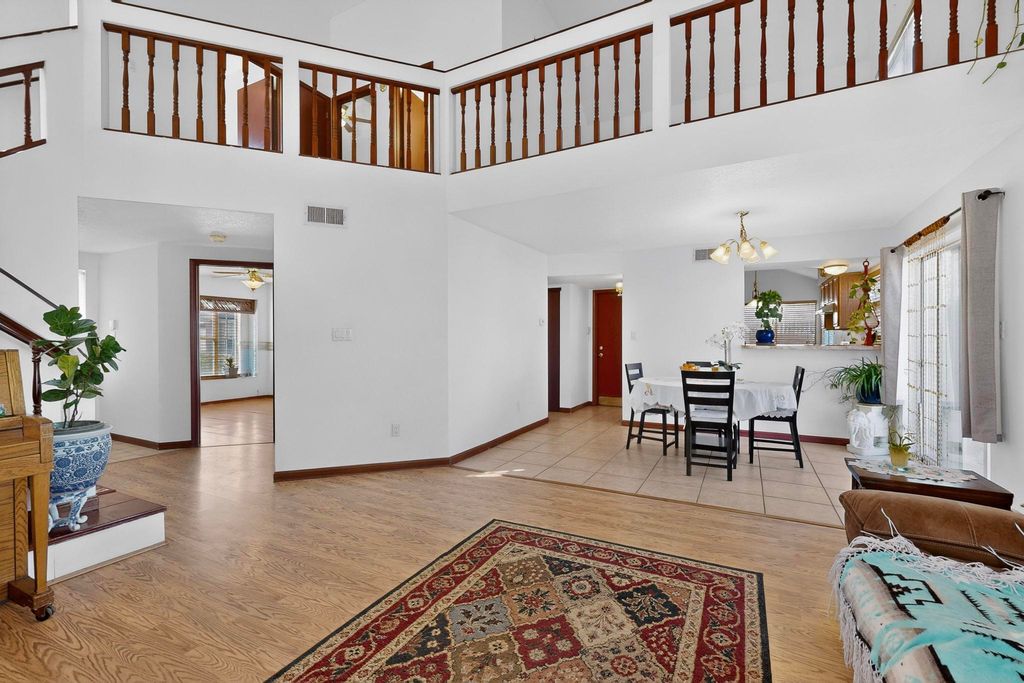 Image 5 of property listing at 7824 Snowberry Street NW, Albuquerque, NM 87120