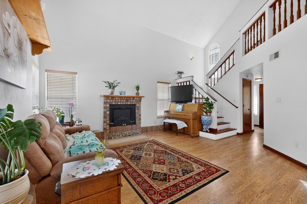 Image 6 of property listing at 7824 Snowberry Street NW, Albuquerque, NM 87120