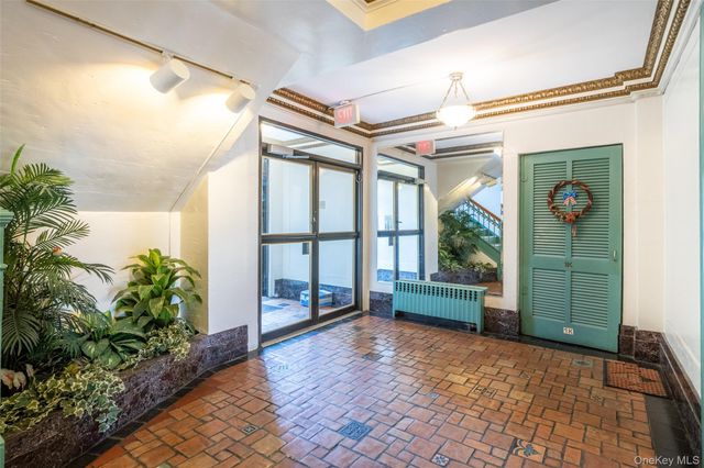 11 Alden Road 4J, Larchmont, NY 10538