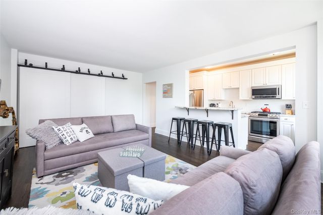 11 Alden Road 4J, Larchmont, NY 10538