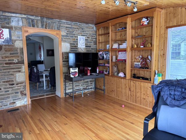 1058 HUNTINGDON PIKE, Huntingdon Valley, PA 19006