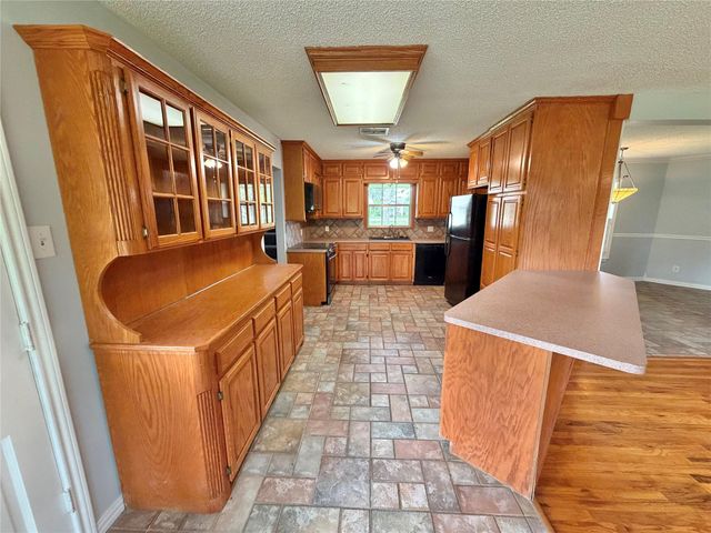 311 Southern Oaks Drive, Lake Jackson, TX 77566