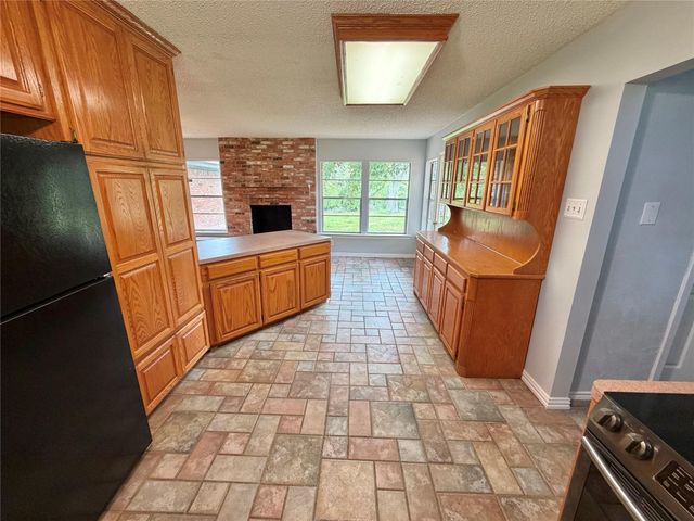311 Southern Oaks Drive, Lake Jackson, TX 77566