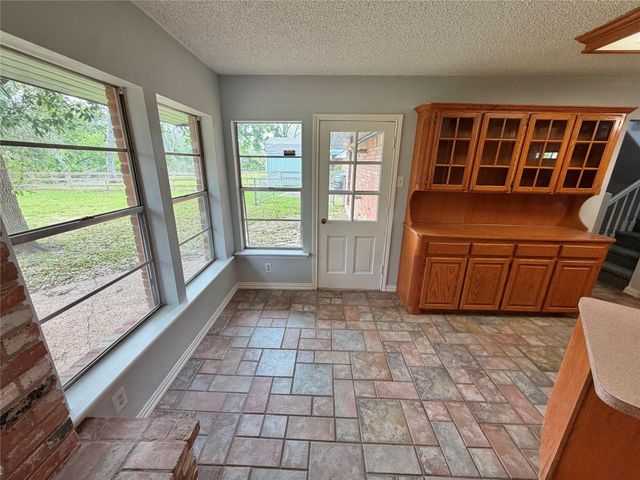 311 Southern Oaks Drive, Lake Jackson, TX 77566