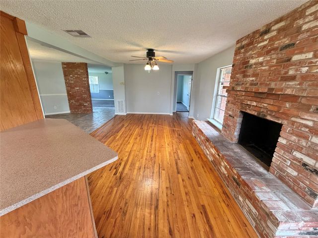 311 Southern Oaks Drive, Lake Jackson, TX 77566