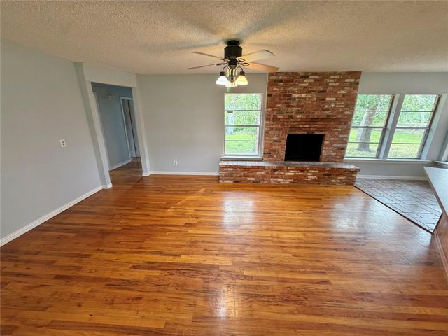 311 Southern Oaks Drive, Lake Jackson, TX 77566