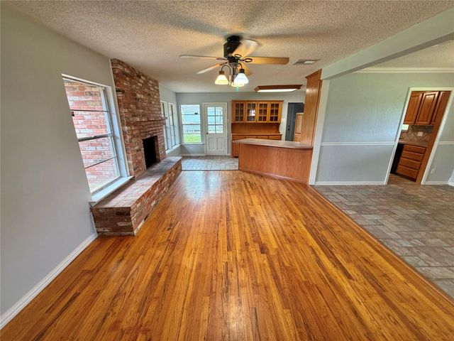 311 Southern Oaks Drive, Lake Jackson, TX 77566